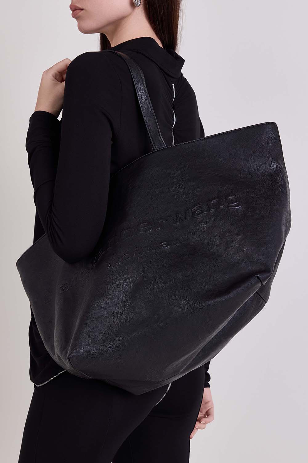 תמונת כל הלוק של תיק נסיעה פאנץ'